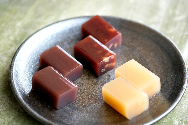 左から練羊羹、くるみ羊羹、白羊羹。