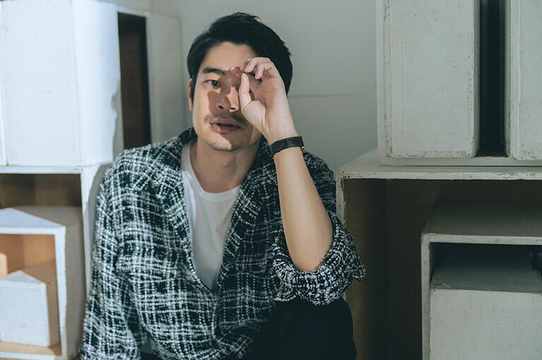 毎朝、芝の上で台本を読んだり、ぼーっと考えたり、コーヒーを飲んだり……。