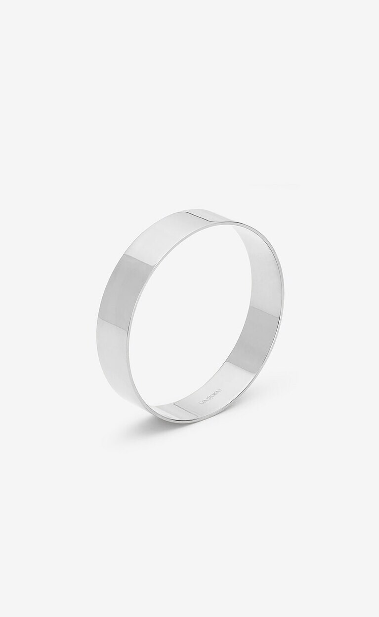 カフ（グレーゴールド）1,551,000円。