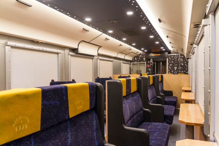 「HIGH RAIL 1375」ペアシート　JR東日本長野支社提供