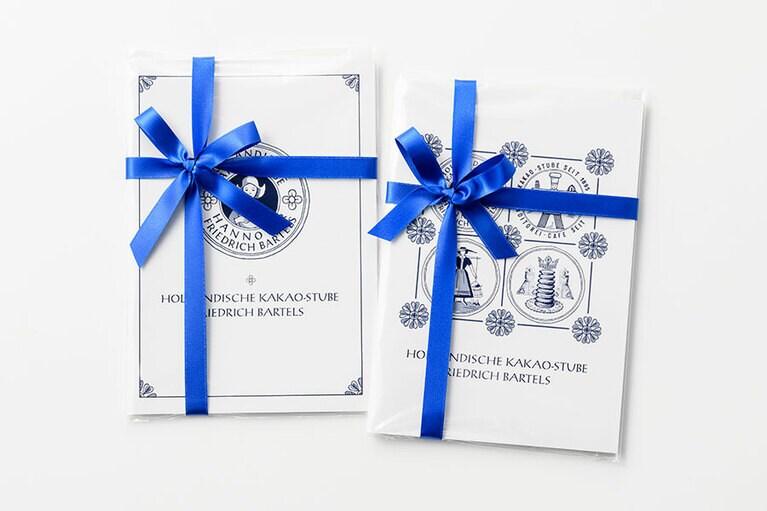 ホレンディッシェ・カカオシュトゥーベ「ノート」各250円。レジ横ならぬ、レジ後ろにあったキュートなノートまで、つい買ってしまいました。かわいすぎて使えない……。