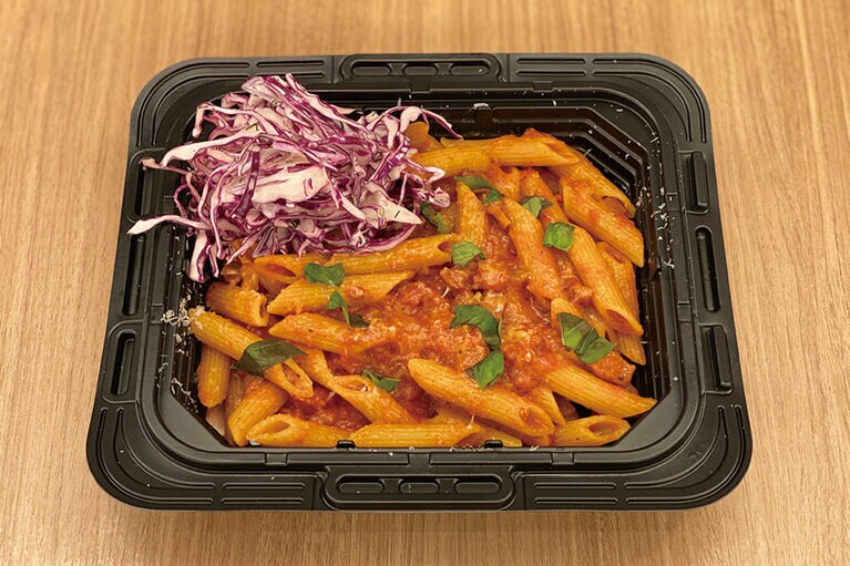 トマトの酸味と甘みが際立つ「ペンネアマトリチャーナ」900円。