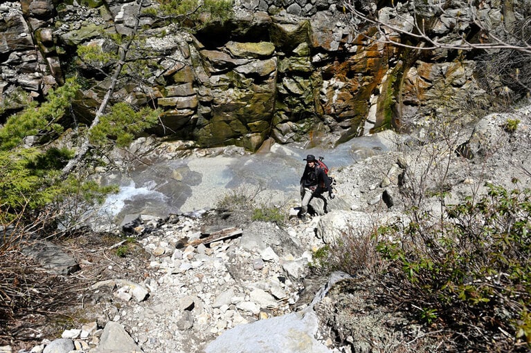 岩場を降りるのは少し緊張。