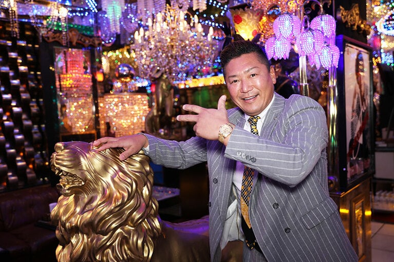 ベテランホストの源(げん)さんも、社交ダンスの名手。