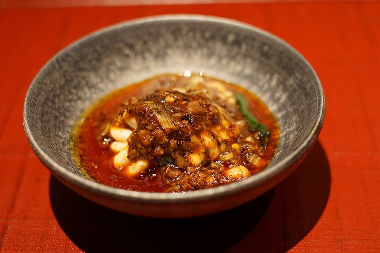 これに炊きたての土鍋ごはんが添えられる。もう、最高だ。