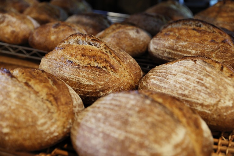 チーズと相性抜群の「カンパーニュブール」1.5円/g。