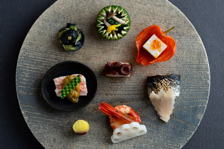 全席個室スタイルのダイニングで味わえる美味の数々。