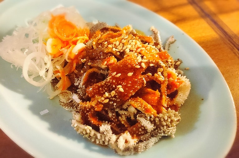 きちんと掃除をほどこしたセンマイに、甘酸っぱいタレが絶妙。