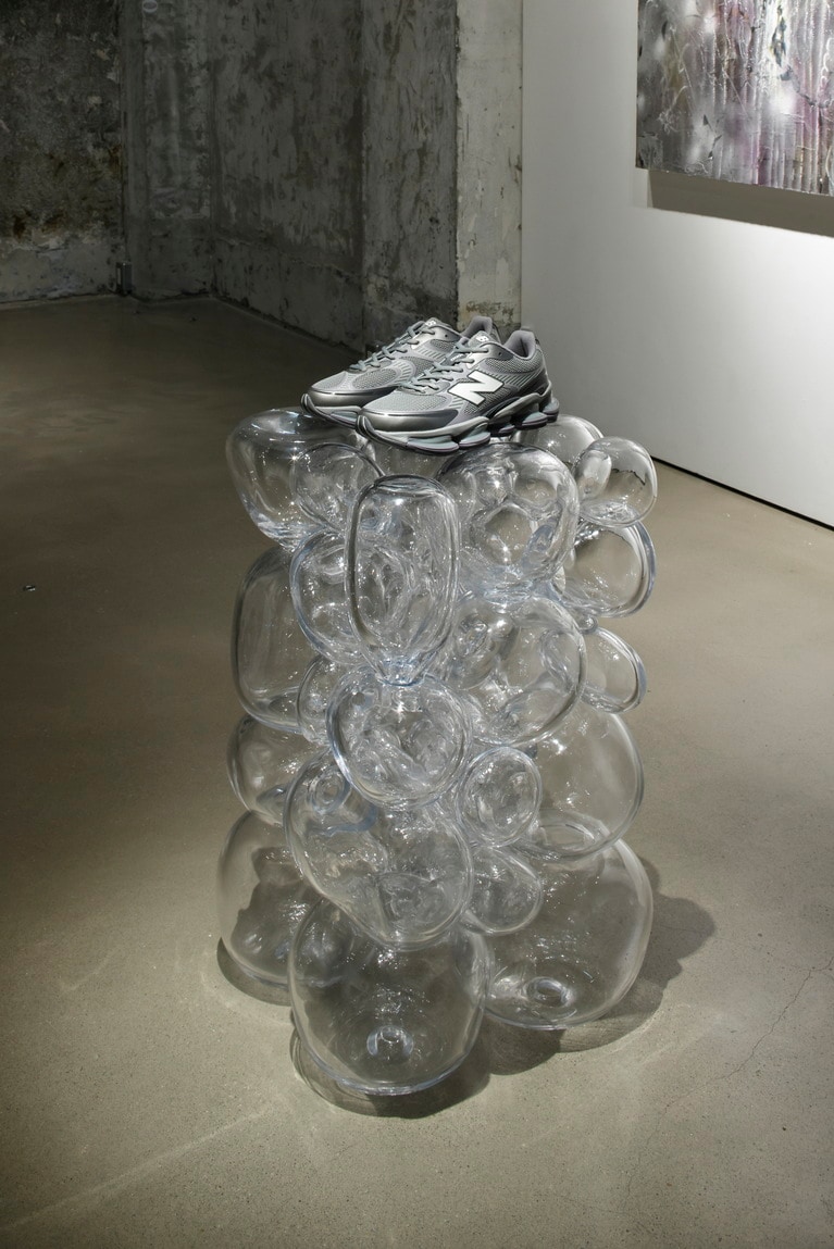 ブランドの代表的なクッショニングテクノロジー「ABZORB」を、現代的なデザインとともに進化させたモデル「ABZORB 2000」。