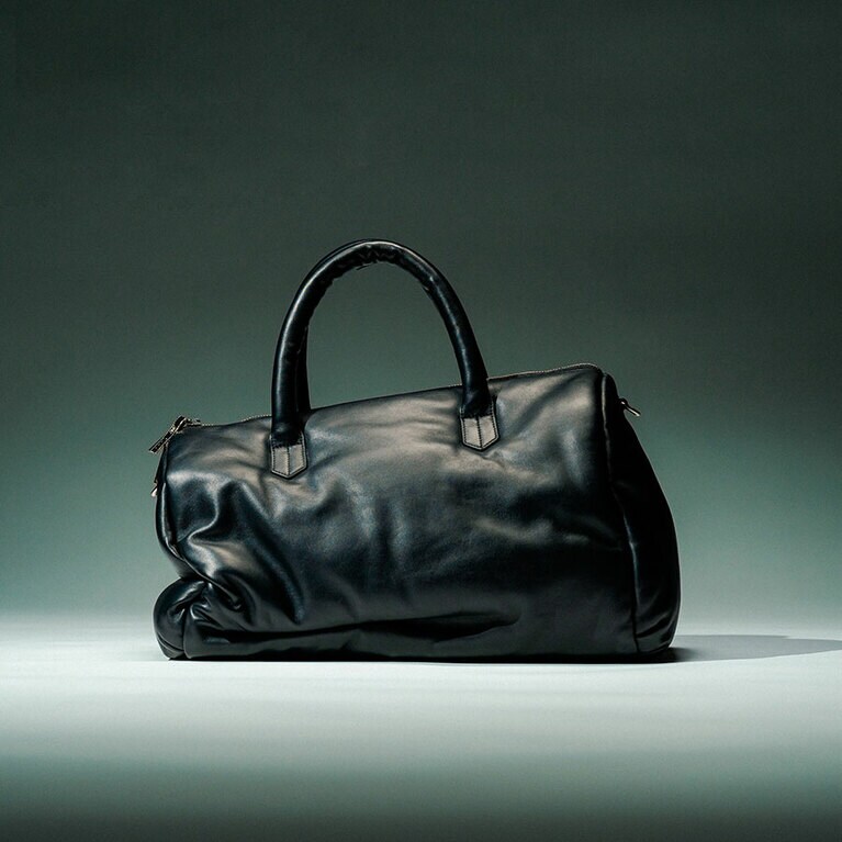 H25×W37×D18cm 93,500円。／Maison MIHARA YASUHIRO