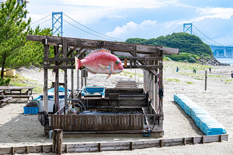 子どもも楽しいフィッシング。釣ったお魚はレストランで調理してもらうことも可能。