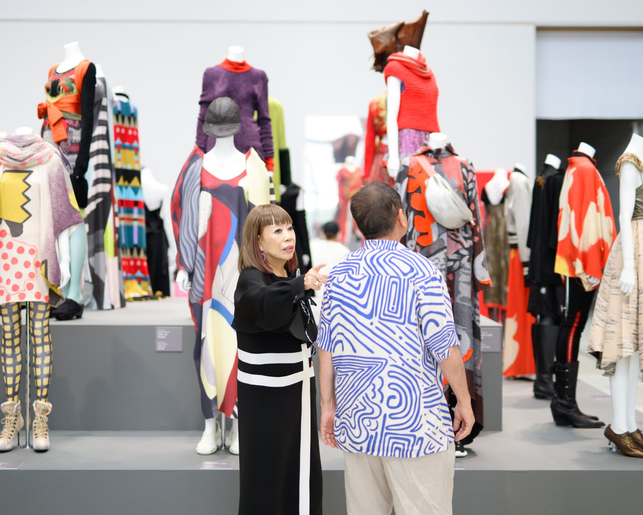 圧巻の展示の前で。