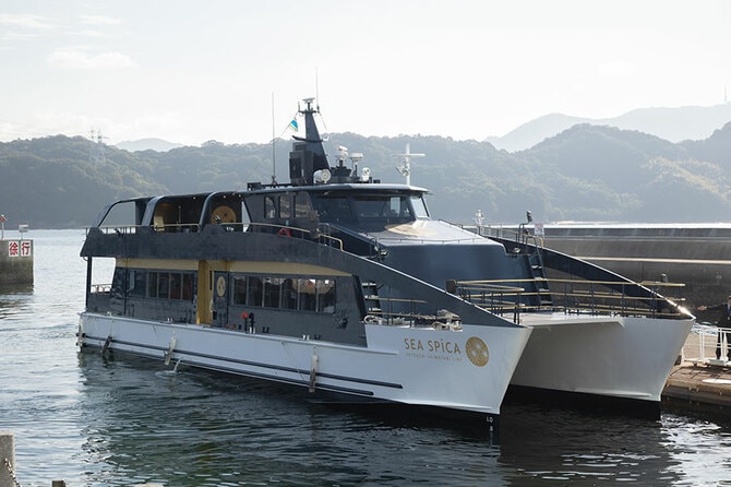 うさぎが歓迎してくれる大久野島も 高速クルーザー「SEA SPICA」で