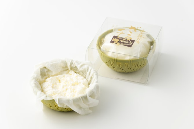 ミニざるチーズ（プレーン） 各630円（85g）。※5月1日からの価格。