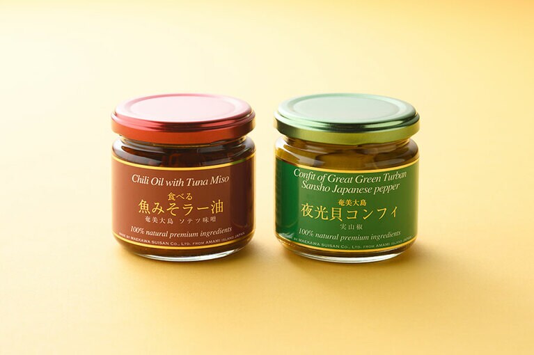 左から、魚みそ辣油〈130g〉970円、夜光貝コンフィ〈130g〉1,620円／前川水産