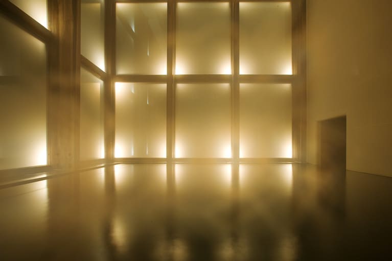 都会では味わうことのできないアドベンチャーツーリズムを満喫した後はラグジュアリーに身を委ねる。写真はメディテイションバスの光の部屋。
