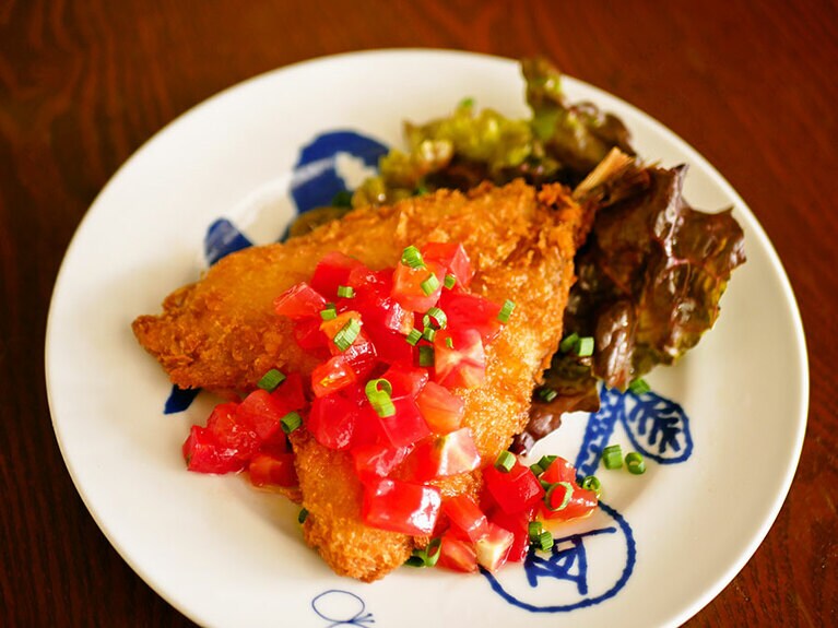 魚のフライなんか最高でね、大さじ1ぐらいを汁ごとかけてみてください。