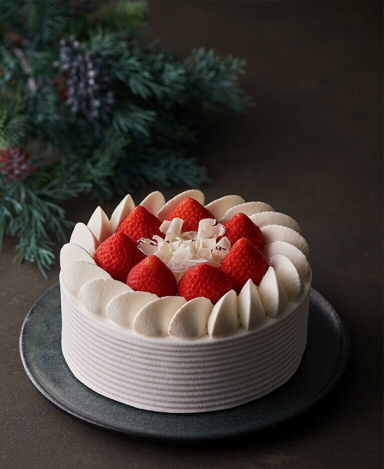ザ・キャピトルホテル 東急「クリスマス ショートケーキ」(限定200個 15cm／5,940円、限定250個 18cm／7,020円)。