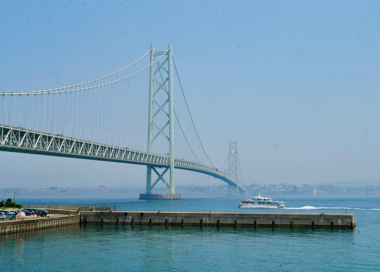 明石海峡大橋。