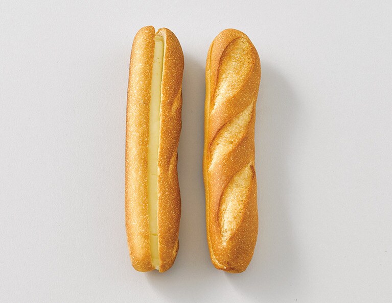 ベッカライ徳多朗の「ミルククリーム」240円。