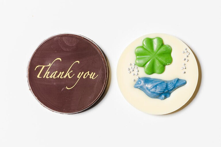 バレンタインにぴったりのパレショコラ。サンキューは限定の新作。クローバーの青い鳥が幸せを運んできてくれそうでかわいいです♡ 左から：サンキュー、クローバー 各281円(税込)。