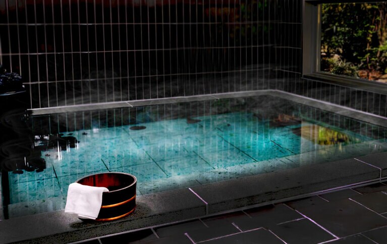 参拝前には浴堂で身を清めて。