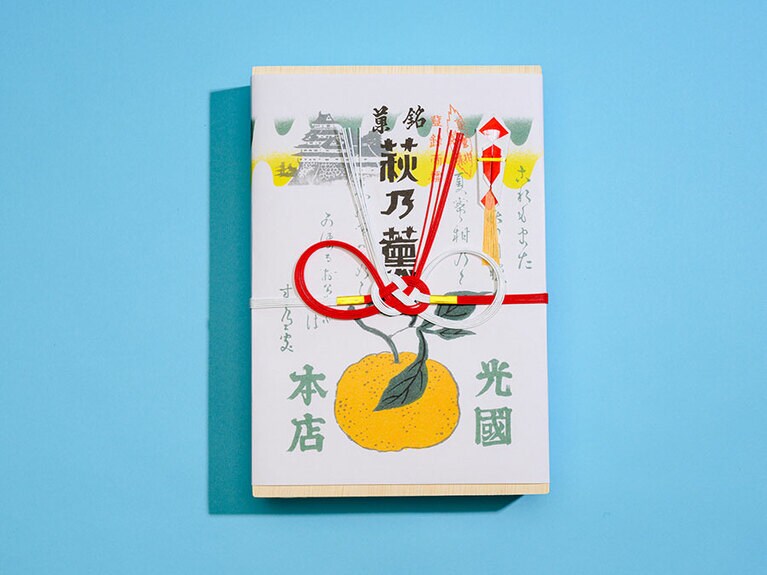 木箱入りは水引つき。お取り寄せ可。賞味期限は常温10日。袋入り540円、紙箱入（小）1,296円、紙箱入（大）2,106円など。