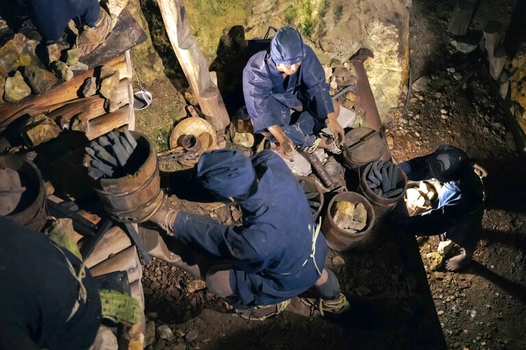俳優・山田杏奈さんといく、世界遺産の島・佐渡島。雪景色の北沢浮遊選鉱場は神秘的な風景【通いたくなる島、佐渡】