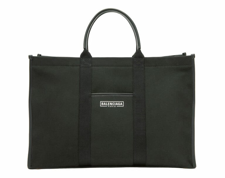 H33×W46×D16cm 146,300円(L)／バレンシアガ(バレンシアガ ジャパン)