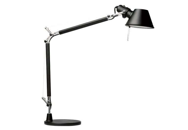 Artemide「TOLOMEO MINI TAVOLO」ブラック 最大W985×D200×H985mm 56,000円／ヤマギワ
