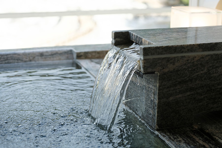 雲仙温泉の泉質は鉄分や硫黄を含む酸性湯。長く入らず、短めに1日1〜2回がおすすめ。