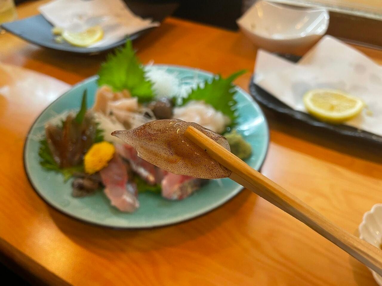 冷凍していない生のホタルイカは現地のお店でないとなかなか食べられない