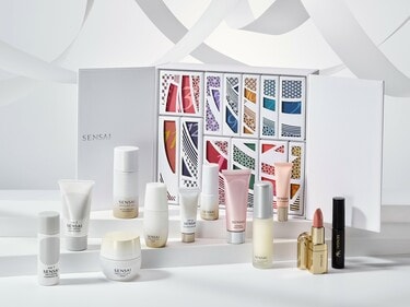 シュウウエムラ タサキ ノベルティ クリスマスコフレ シュウ ウエムラ