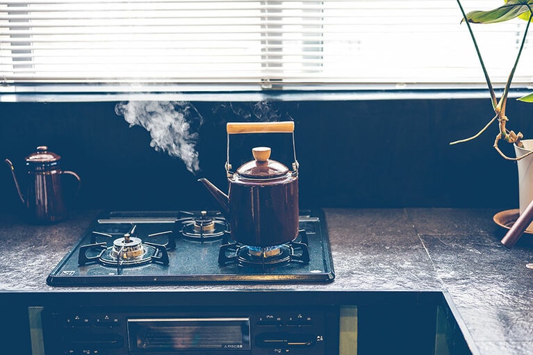 ［The LANAI HOSTEL］自由に使えるキッチン。コーヒーや紅茶も自由に飲める。かつて生地からピザを作ったイタリア人もいたとか。