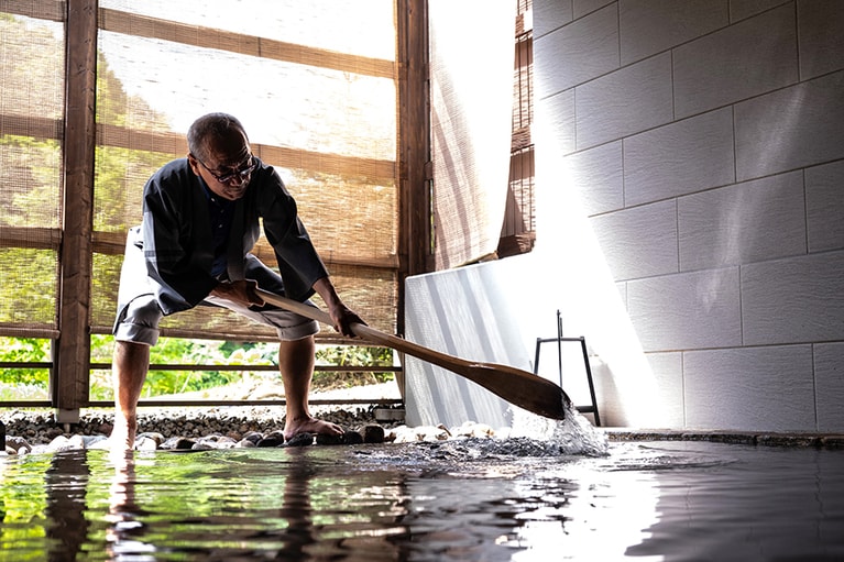 湯もみをすることで温泉成分がゆきわたり、効能がさらに高まります。