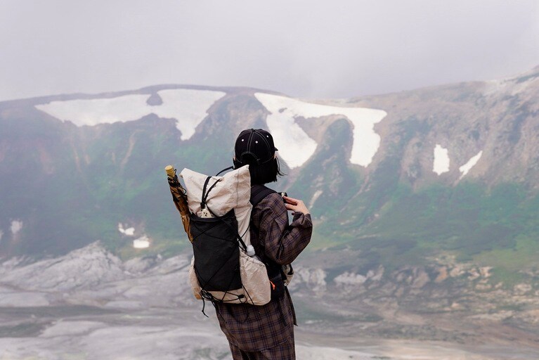 北海道中央部に位置する、大雪山系の白雲岳（標高2230m）から見た風景。