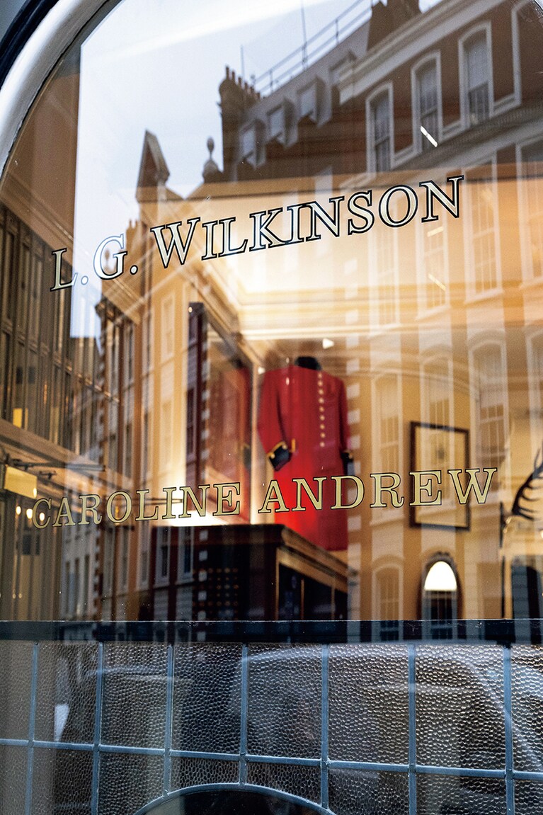 最近アトリエが移転し、現在はシャツ職人のエマ・ウィリス氏とシェアしている。