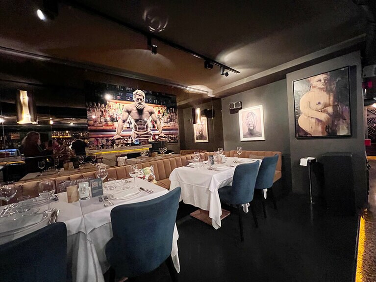 落ち着いた個室のような雰囲気の一角。