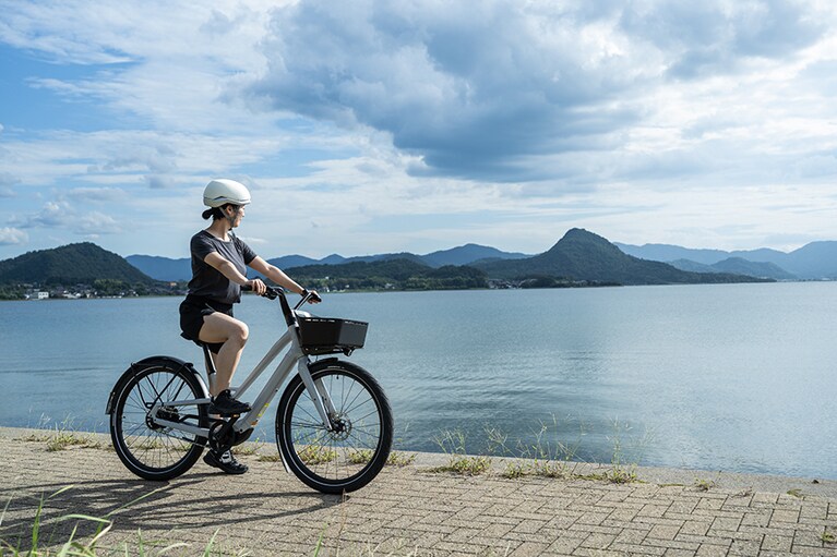 久美浜湾のすぐそばを自転車で走る！