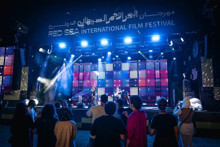 フェスティバルガーデンで行われたレッドシー ソーシャルクラブ“ディスコ グルーヴ”の様子。