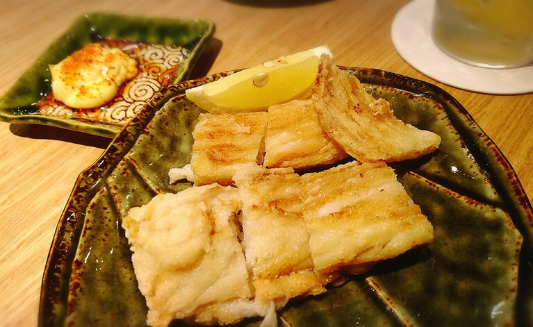 メニューには、合わせるおすすめ日本酒が併記してあるのも心憎い。