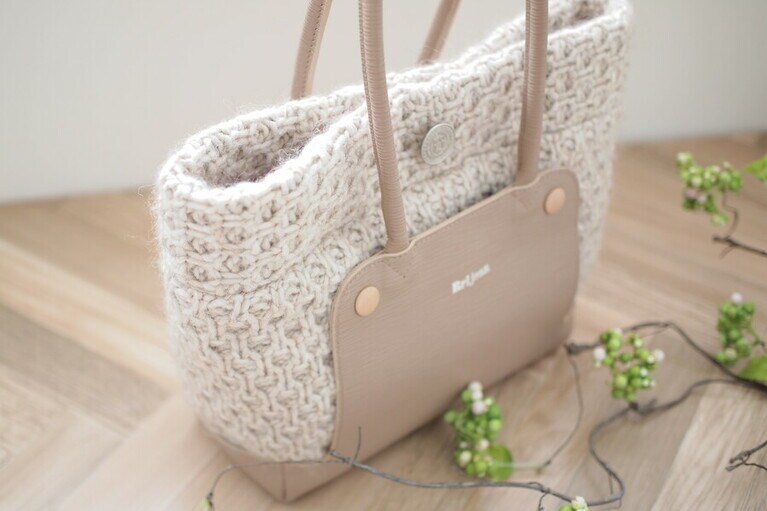 柔らかなミルクティーベージュカラーと、温かみのある素材が冬にぴったり！ⒸBrijean