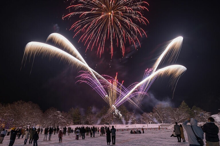 【青森県】十和田湖冬物語2024 ～冬の十和田を遊びつくそう～。雪景色×花火の共演。