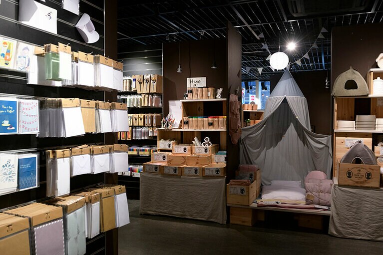 デンマーク発のライフスタイルブランド「ソストレーネ グレーネ表参道店」。