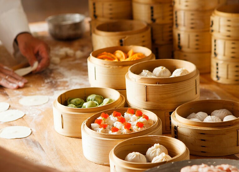 飲茶の本場・香港の点心師（点心専門の料理人）から伝授された自家製点心は、海老や蟹、豚肉など厳選食材の蒸し物を中心に、作り立てを提供するのがモットー。