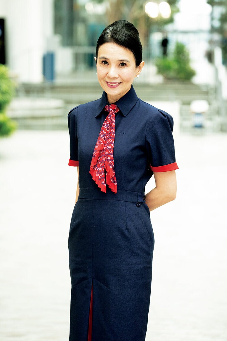 現在の制服は英国人デザイナー、オズワルド・ボーテング氏により2023年に約20年ぶりに刷新された。