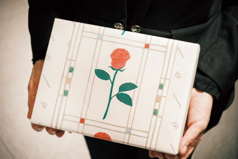 掛け紙には帝国ホテルのおもてなしの象徴、エレベーターに飾られた一輪のバラが。1枚　132円。