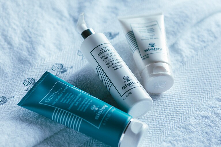 客室内で受けられるスパ“Spa by sisley”。肌の状態に合わせたトリートメントが選べる。