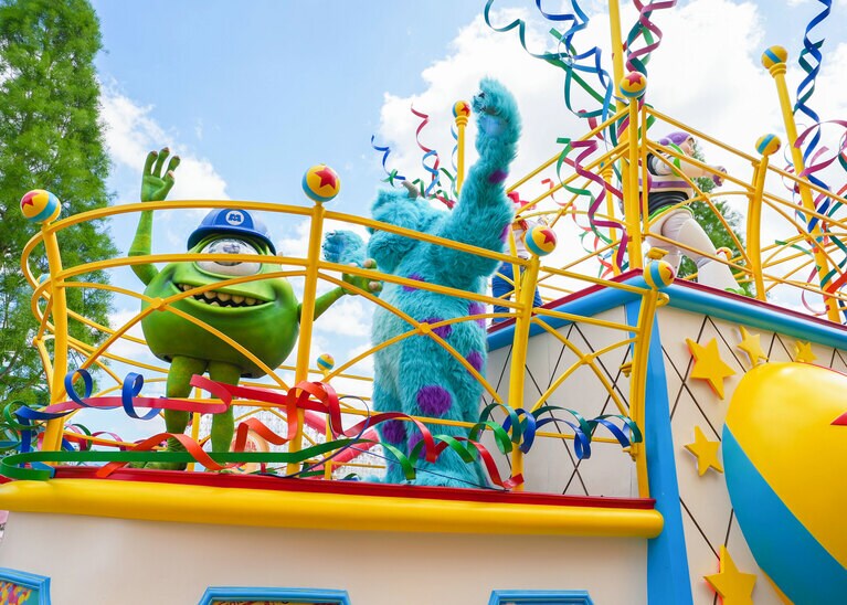 『モンスターズ・インク』のマイクとサリー。