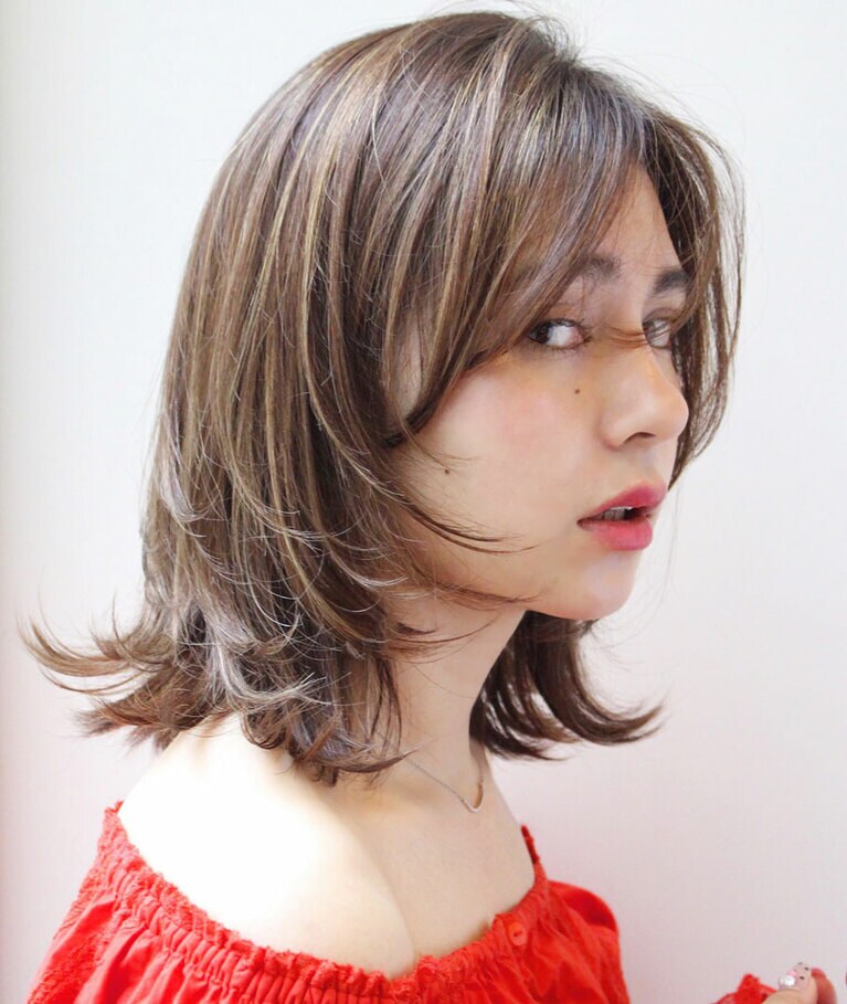 こちらも松原さんのハイライト。私が憧れている抜け感ありのナチュラルで明るい髪色。